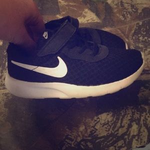 Nike toddler boy shoes size 10